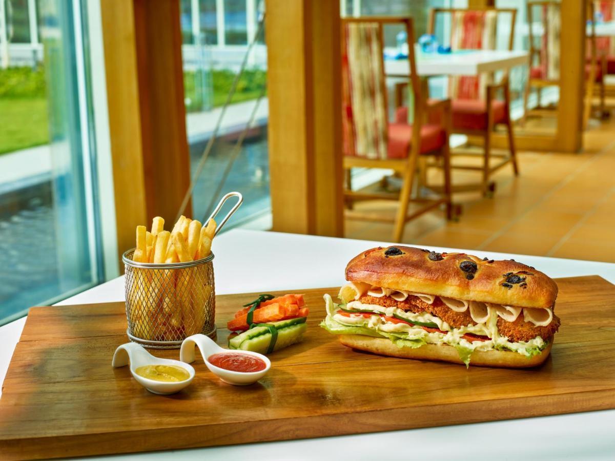 O By Tamara, Trivandrum Thiruvananthapuram Eksteriør bilde A chicken sub
