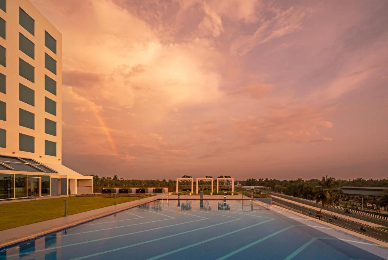 O By Tamara, Trivandrum Thiruvananthapuram Eksteriør bilde The pool at the Infosys Mysuru campus